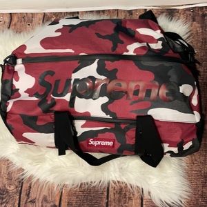 SUPREME- supreme duffle bag (ss21) red camo.
